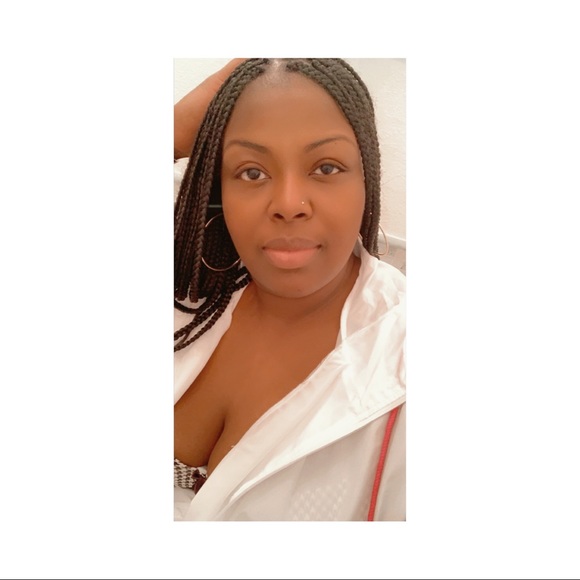 Meet your Posher, Shellise - Picture 1 of 1